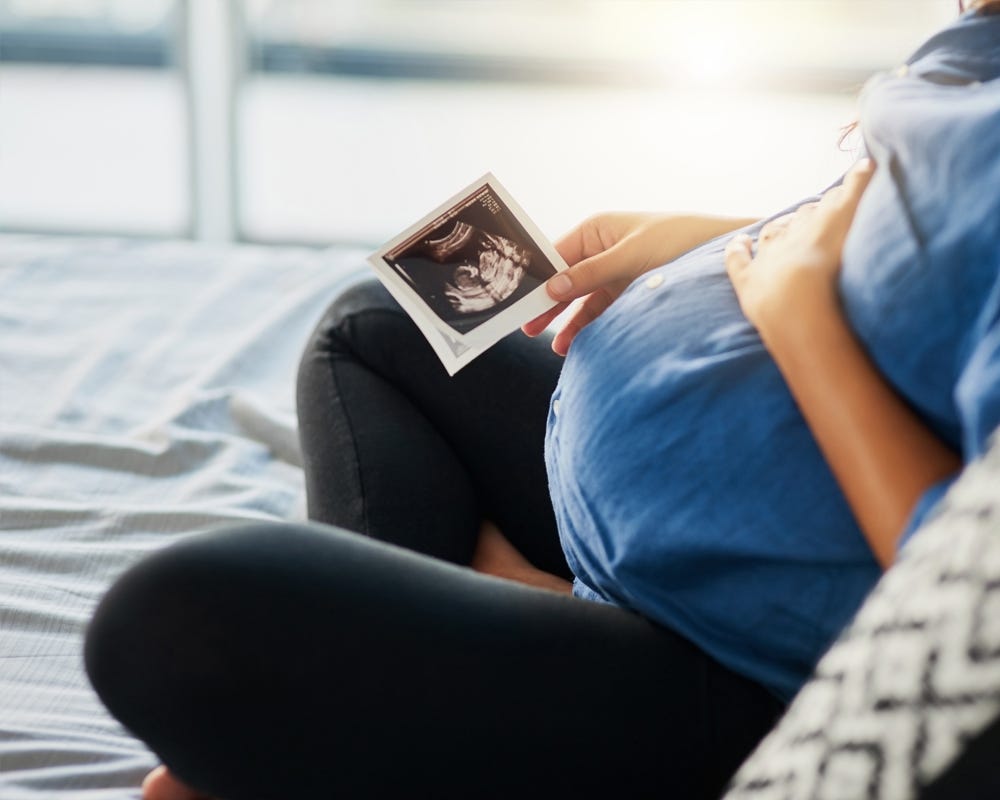 Pregnant woman looking at her scan